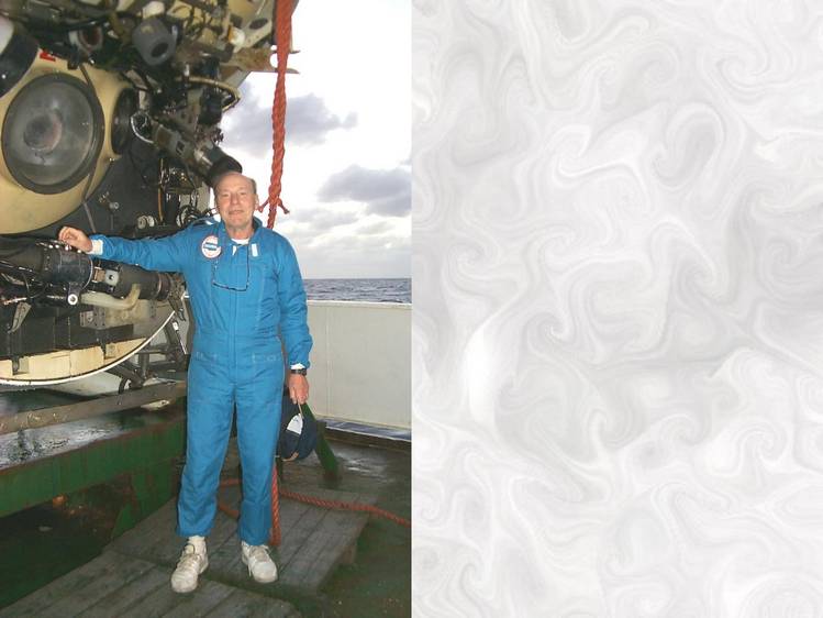 in front of Mir1 just after dive to Titanic, 2 September 2000