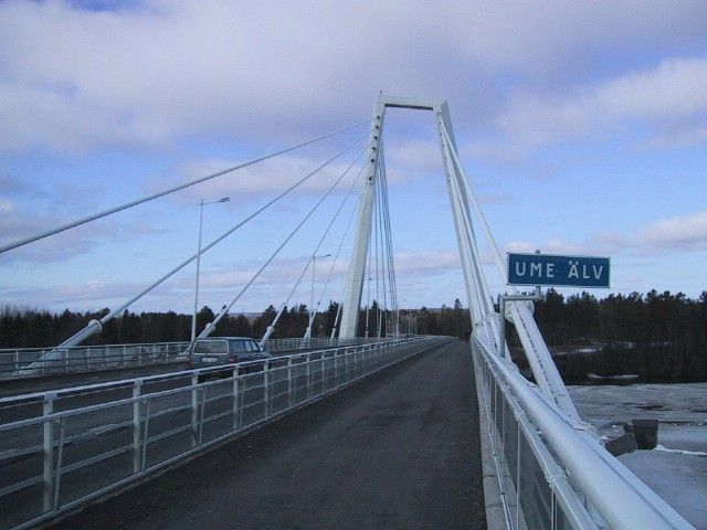 Bridge over Rive Ume 13APR02