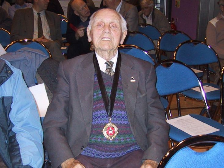 John Parkinson (b. 7 Jan. 1907, d. 1 March 2006), Pres., Belfast Titanic Soc., saw Titanic on the slipway and waved to her as she left Belfast in April 1912.