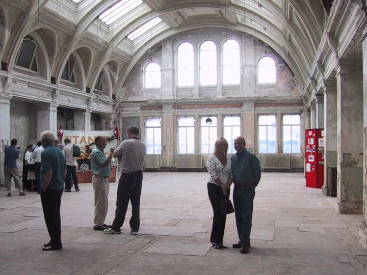 Same hall on 2005-09-10 --In center, my nephew Stephen Millings and Marian McCoole