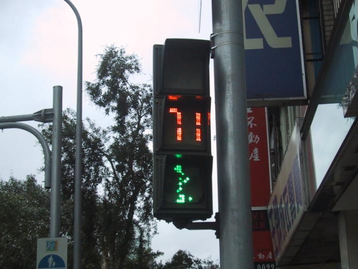 Count-down pedestrian signal -- very good