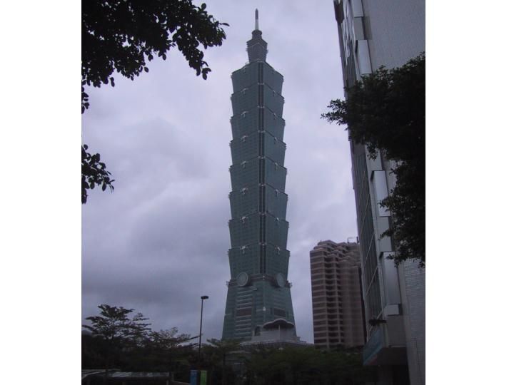 Taipei 101 tower -- world's tallest building