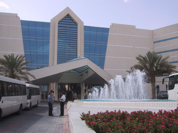   Jebel Hafeet Hotel -- elevtion c. 1 km